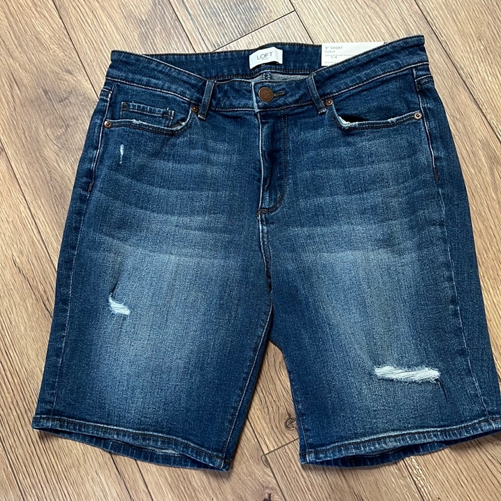 #747 LOFT Jean Shorts Size 8 NWT
